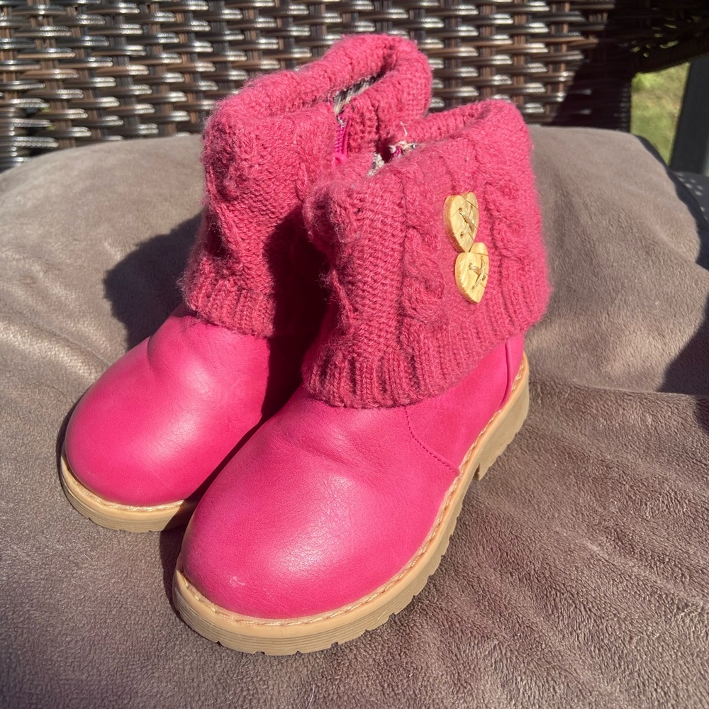 Girl’s fuchsia ankle boots. Toddler 9